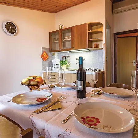 Apartment Beautiful Apartment In Pula With Kitchen *