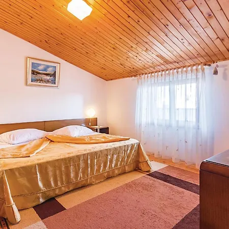 Beautiful Apartment In Pula With Kitchen