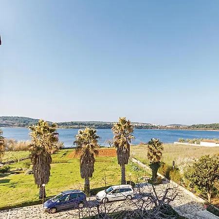 Beautiful Apartment In Pula With Kitchen Pula