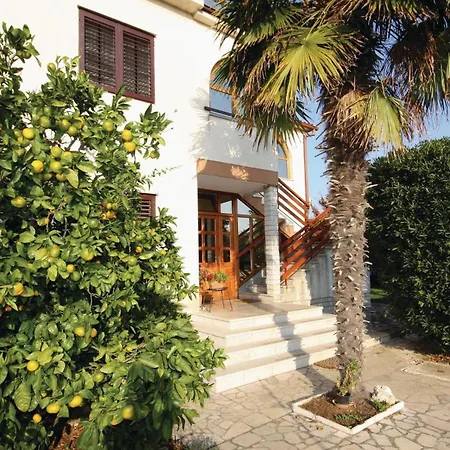 Beautiful Apartment In Pula With Kitchen