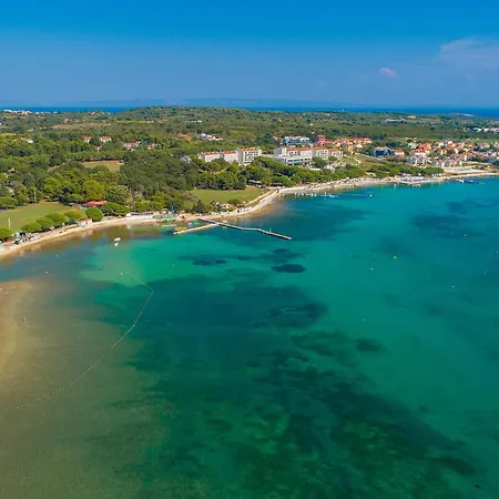 Beautiful Apartment In Pula With Kitchen * Pula