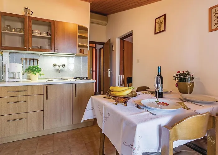 아파트 Pomer Cr 풀라