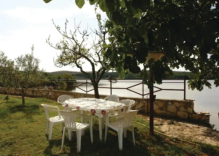 아파트 Pomer Cr 풀라