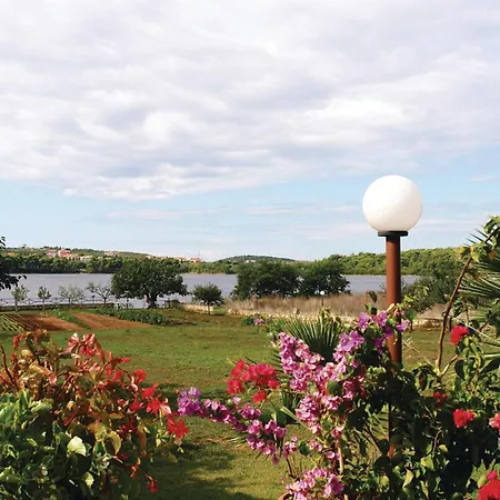 Apartment Apartment Pomer Cr Pula